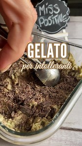 GELATO FATTO IN CASA Senza latticini, senza banana, senza soia, senza gelatiera e volendo anche senza zuccheri aggiunti infatti il cioccolato potrebbe essere un 100% fondente e il miele potete ovviamente non aggiungerlo! Questa combinazione di ingredienti è fatta per tutte quelle persone che non possono utilizzare la banana e ce ne sono veramente tante!! quando andiamo a creare un gelato senza latticini risulta difficile far rimanere la cremosi ta al gelato perché tutti i latti vegetali sono a b