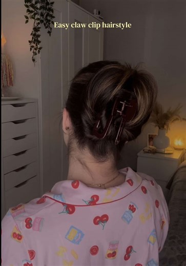 Easy Claw Clip Hairstyle Tutorial