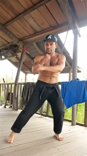 im doing karate combo,watch and learn