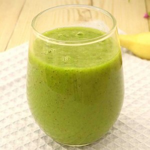 クセがなく飲みやすい！ グリーンスムージーのレシピ動画・作り方 | デリッシュキッチン