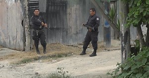 Fleeing violence in El Salvador