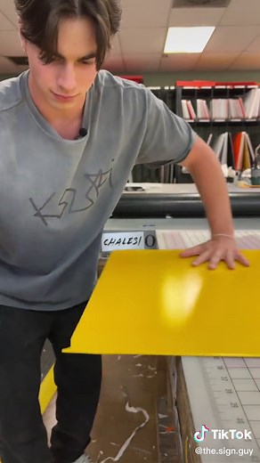 🍌 #minions #banana #minionschallenge #signs #asmr #oddlysatisfying #howitsmade #foryou #fyp #signguy