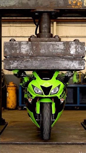 “Kawasaki Ninja ZX-2R vs Crushing Machine 😱🔥”#viral#youtubeshorts
