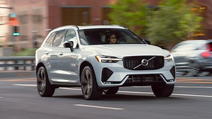 2022 Volvo XC60 B6 First Test: Gorgeous and Updated but Showing Its Age Inside