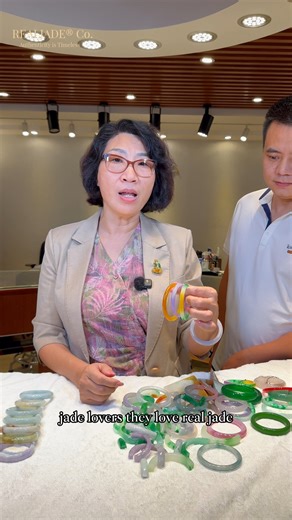 💎 You Paid for Real Jade, But Got a Fake? 💎 Ever spent the same money but ended up with fake jade while others got the real thing? 😤 That’s why I break fake jade! Many people love jade but don’t know how to tell if it’s real or fake. In the end, they end up paying for quality they never receive. 🔍 Fake jade may look colorful and pretty, but it’s dyed — and that’s a lie! The color is just a trick. It’s not the real, pure jade you think you're getting. 💸 And it’s not just the color — the pric