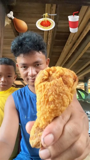 Eat chicken and noodles.🍗🍝🥤 #food #mukbang #shorts