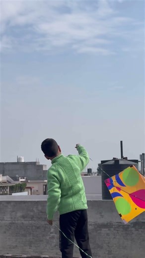 Kite flying 🪁🪁🪁🪁#kite#patang#1 millions views#shorts#youtubeshorts #omaksh
