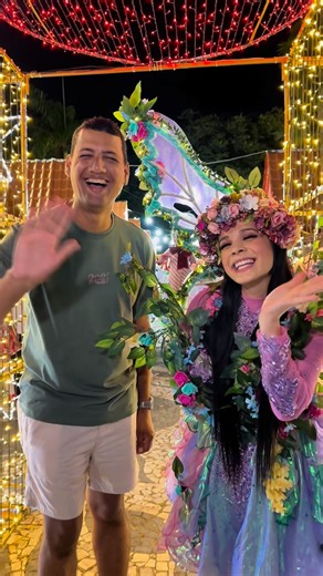 Breno couto - Destinos Sem Fim on Instagram: "🎅✨ Tá incrível! Começou o Natal da Família na Praça Fausto Cardoso, bem no coração do centro de Aracaju! Vem comigo descobrir como ficou esse cantinho mágico da cidade: tem parque de diversão, vilinha gastronômica, vila de artesanato local e um clima natalino que tomou conta de tudo. ✨ A Casinha do Papai Noel tá um encanto pra você fazer aquele registro especial 📸, e ainda rola o Desfile dos Sonhos, que deixa tudo ainda mais mágico. Sem falar na pr