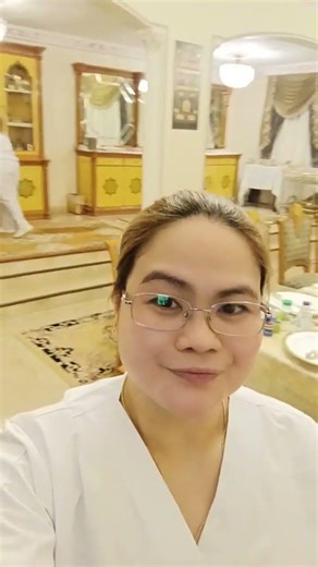 DINNING TABLE WITH SELFIE