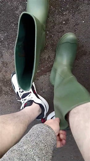 putting my feet in beans wellies squelch