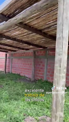 Cómo construir pérgolas de palos redondos fácilmente