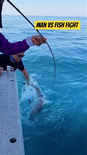 Crazy Fight on the Line! Big Fish Goes Wild at the Boat!