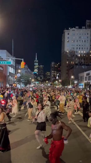 Happy Halloween from NYC! 🎃🎃🎃 Scenes from!the 2025 Halloween Parade Thriller Dance. This year the Thriller Dance had special guests - Can you spot them? @nychalloween @mets @mrmet #halloweeninnyc #nychloween #villageparade #nyboo | Little Kid Big City - New York