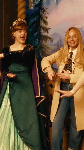 Warm reception for celebrities at new Disneyland park World of Frozen