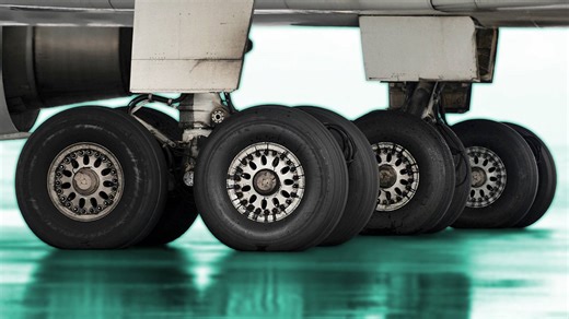 Why The McDonnell Douglas MD-11’s Nose & Main Landing Gear Needs 12 Tires