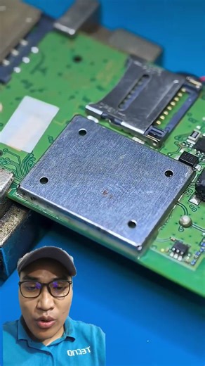 beberapa cara membuka pelindung ic#viral #smartphone #caraservishp #soldering #tips #servicr #hp #pc