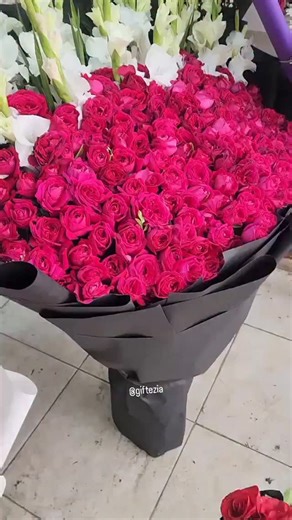 💐 Fresh Flowers, Fresh Feelings! 💐 Make every moment special with our beautiful fresh flower bouquets, perfectly arranged to express love, care & happiness 💖 ✨ Same-Day Delivery Available ⚡ Minimum fast delivery time: just 3 hours! 📍 Delivering in: Islamabad | Rawalpindi | Lahore | Faisalabad | Sialkot 📩 For Orders: DM us or WhatsApp 📲 03248773953 Let Giftezia turn your emotions into unforgettable floral surprises 🌷 #Giftezia #FreshFlowers #FlowerBouquet #SendFlowers #SameDayDelivery 3Hou