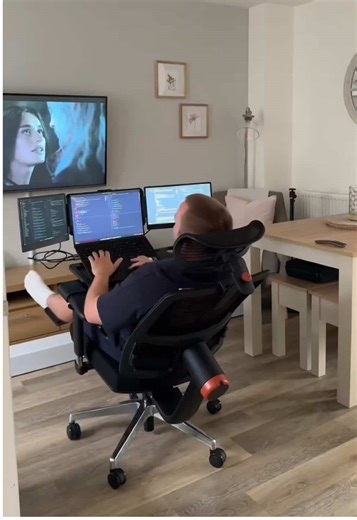 Enhance your multitasking setup with the Allvia Laptop Triple Screen Extender two 14″ 1080p Full HD IPS panels with rich color (72% NTSC) and high contrast, perfect for extended display or mirror mode. Compatible across Windows, ChromeOS, Linux, and USB-C/HDMI laptops. Features include anti-flicker tech and Adaptive Sync (60 Hz) for smooth visuals without tearing. Ideal for boosting productivity up to 300% with efficient, laptop-powered plug-and-play convenience.