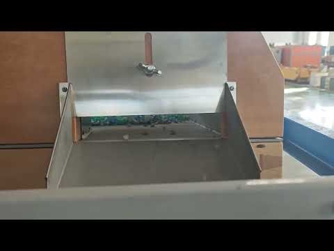 Gravity separation system sorting metal from plastics