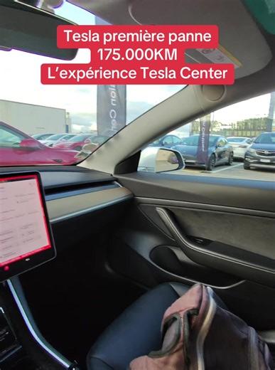 🎥 Une matinée au Tesla Center 🚗⚡️ Deuxième passage pour moi ici ! La première fois, ils avaient commandé la mauvaise pièce (réservoir pour le kit de refroidissement batterie/moteur)… mais cette fois, c’est la bonne 💪 👉 On arrive, la voiture détecte le Tesla Center et passe direct en mode maintenance. Pas besoin de rester, l’app Tesla vous tient informé en temps réel. Une fois la réparation terminée, vous recevez une notif, vous payez via l’app et vous repartez… sans avoir vu personne 🧑‍🔧📱