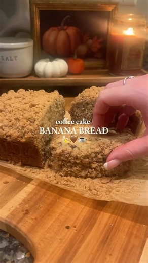 Super Moist Banana Bread Coffee Cake with Cinnamon Streusel | Easy Fall Baking Recipe 🍌