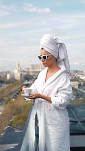 Azi esti tanar, maine te bucuri ca e vineri si poti sa dormi tot weekendul🫢 | Corina Caragea