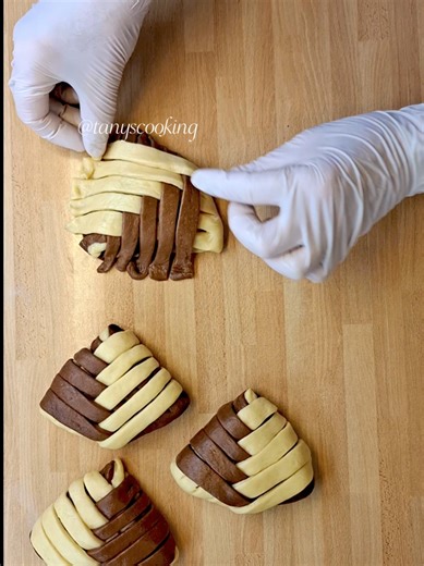 Coffee brioche with pumpkin filling. How to make buns watch the video. Ingredients for the dough: 75g milk 75g youghurt 11g instant yeast 70g sugar 120g butter 2 eggs 450g bread flour 4g salt *combine all the ingredients *divide the dough into 2 pieces *add the ingredients below to 1 piece: 4g instant coffee 4g cacao powder 8g hot water (mix very well) *knead both dough pieces until gluten window forms *leave it for 30min *stretch and fold the dough *let it rise for 1 hour *shape buns and leave 