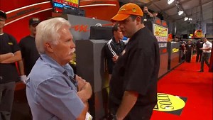 50K views · 308 reactions | La tenacidad y la pasión por los autos clásicos han dado sus frutos. Jonny y Andy, con la invaluable ayuda de Wayne, han conseguido el Jeep Willys 1957. Este vehículo, más que un simple auto, se convierte en un símbolo de unión, perseverancia y un homenaje a la historia 蘆‍♂️#BuscandoAutosClásicos | Discovery Latinoamérica | Facebook