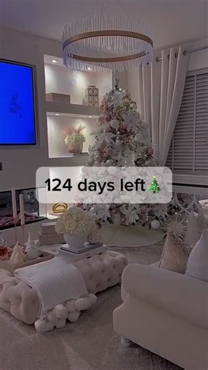124 days and counting🎄🎅🏻❄️🎁☃️✨ #christmas2024 #christmas2024iscomingsoon #holidaycountdown2024 #christmascountdown2024 #christmastiktok #christmas #snow #holiday