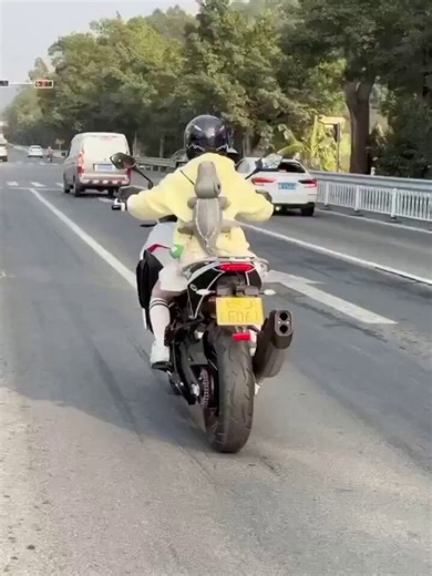 Being too small to hold the motorcycle when it is stopped, she came up with a plan.