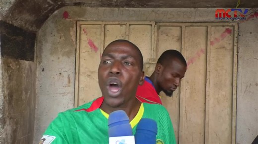 GAROUA : CONFLI AU PETIT MARCHE YELWA Ce Jeudi 26 Février 2026, des bagarres ont éclaté entre les vendeurs er les nettoyeurs de poulets, faisant un blessé. HAMADOU BADADJE père de famille vendeur de poulets au petit marché yelwa depuis 1987 réclame ses droit et demande à être laissé tranquille pour mener ses activités en paix . suivez les détails dans le reportage de "MCTV" | MCTV Cameroun