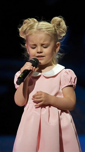 5.2K views · 27 reactions | She opened her mouth and hit the first note—Simon Cowell literally dropped to his knees, chanting like never before! The audience froze, jaws wide open, then exploded in screams. You’ve never seen AGT like this… video in the comments!  #agt #americasgottalent #talentshow #viralvideo #mustwatch #amazingvoice #goldenbuzzer #singersofinstagram #talentaudition #wowmoment | Mommy & Daddyy | Facebook