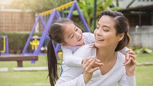 50 Kata-kata Doa Ibu untuk Anak Perempuan yang Penuh Makna dan Harapan