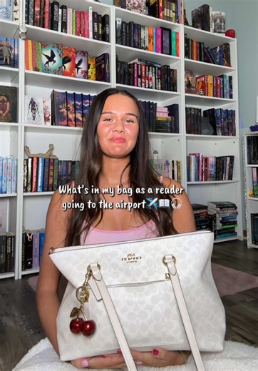 What’s in my purse as a reader headed to the airport for a quick trip✈️📖🤍 #whatsinmypurse #readerthings #divergent #booktok #bookishthings