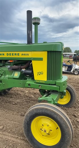 Explore the John Deere 720 Diesel Tractor in Detail
