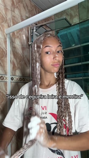 Transformação do Cabelo: Do Cacheado ao Loiro