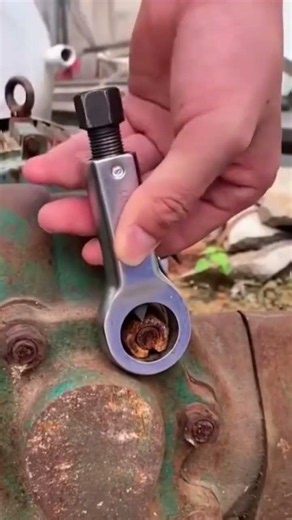 Remove Rusted Nut Fast Using Heavy Duty Nut Splitter Trick