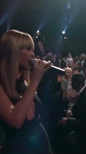 Beyoncé Performing ‘Me, Myself And I’ At The Billboard Music Awards, 2003