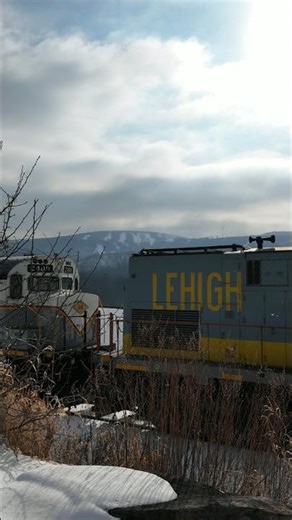 Awesome Train Catches in the Snow #epic #train