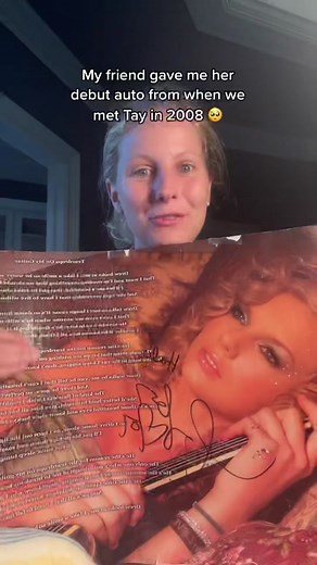 Taylor Swift Autograph Collection: A Fan's Treasure