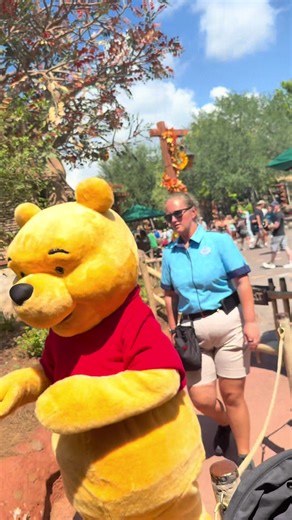 When Roo was waiting to meet Pooh bear 🍯🐝🫧🤍 #winniethepooh #disney #fyp #magickingdom #disneyworld
