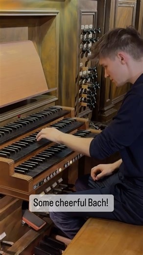 Experience the lively and delightful ‘Gigue’ Fugue in G Major by Johann Sebastian Bach - full video here: https://youtu.be/e5gf_fJegcQ?si=1v5dg-wEkgdF5Haa This fugue captures brisk rhythms and a joyful theme. Immerse yourself in Bach’s masterful composition and let the cheerful melodies uplift your spirits. #organmusic #classicalmusic #bach #baroquemusic #musiclovers #fugue #organist #pipeorgan #orgel | Jan Liebermann