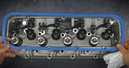 Video: How to Correctly Install a Valve Cover Gasket so it Won't Leak or Weep
