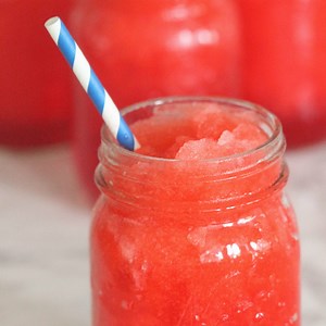 HOMEMADE ICEES! So Simple and my Kids went Crazy over these! Perfect for a Hot Summer Day! Pin It Here - https://www.pinterest.com/pin/99431104257728687/ | Passion For Savings