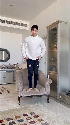 MAGIC SHRINKING PERSON TRICK TUTORIAL 😱😂