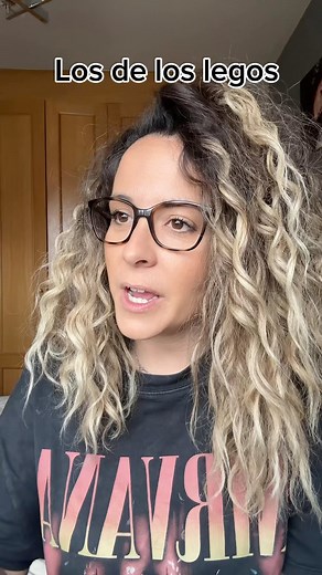 May Te on Instagram: "🤪 Disculpadme si parezco muy “legocentrica” Ya si eso lego nos vemos 😅 #humor #comedia #risas #reels #sketch #parodia #lego Venga ahí!! Que el martes nos lo hemos comido ya 💪🏽🙌🏽 Os requetequiero ♥️🫶🏼 💚💛❤️"