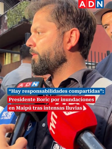 Este lunes, el Presidente Gabriel Boric, llegó hasta las zonas de Maipú afectadas por las inundaciones que provocaron la intensa lluvia del sábado. “Acá hay responsabilidades comparidas entre privados y Estado y tiene que haber una solución definitiva”, dijo el mandatario, agregando que “estas son obras de Estado que se tienen que abordar”. #noticias #chile #Noticiaschile #Boric #maipu