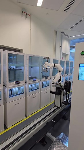 Our latest Smart 3D Printing Cell in the Fab Lab. 🦾 Recognising the need to equip our students with the latest that technology has to offer, and nurture the creative potential of our maker community, SUTD has installed two state-of-the-art smart factory systems worth close to a combined $1 million at our Fab Lab. The Fab Lab is the first-of-its-kind in Singapore to house all state-of-the-art machinery under one roof. #SUTD #SchoolForInnovators #uni #unilife #unistudent #unitok #unitoksg #3dprin