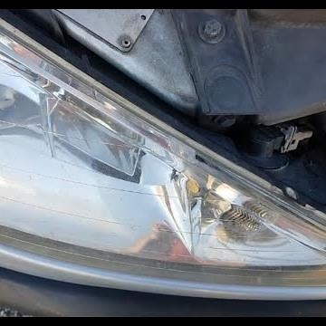 Changing the front indicator bulb on a 206