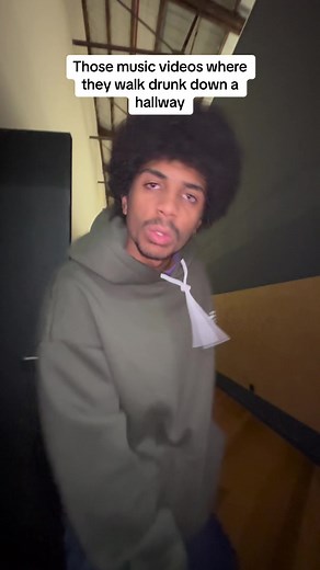 Always that one couple hooking up 😂 #musicvideos #drunk #kidcudi #pursuitofhappiness #alcohol #drinks #hallway #slowmotion #makingout #hookingup #houseparty #impression #uk #nz #aus #canada #usa